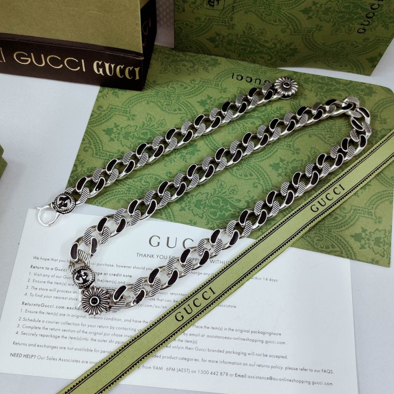 G*u*i bracelets